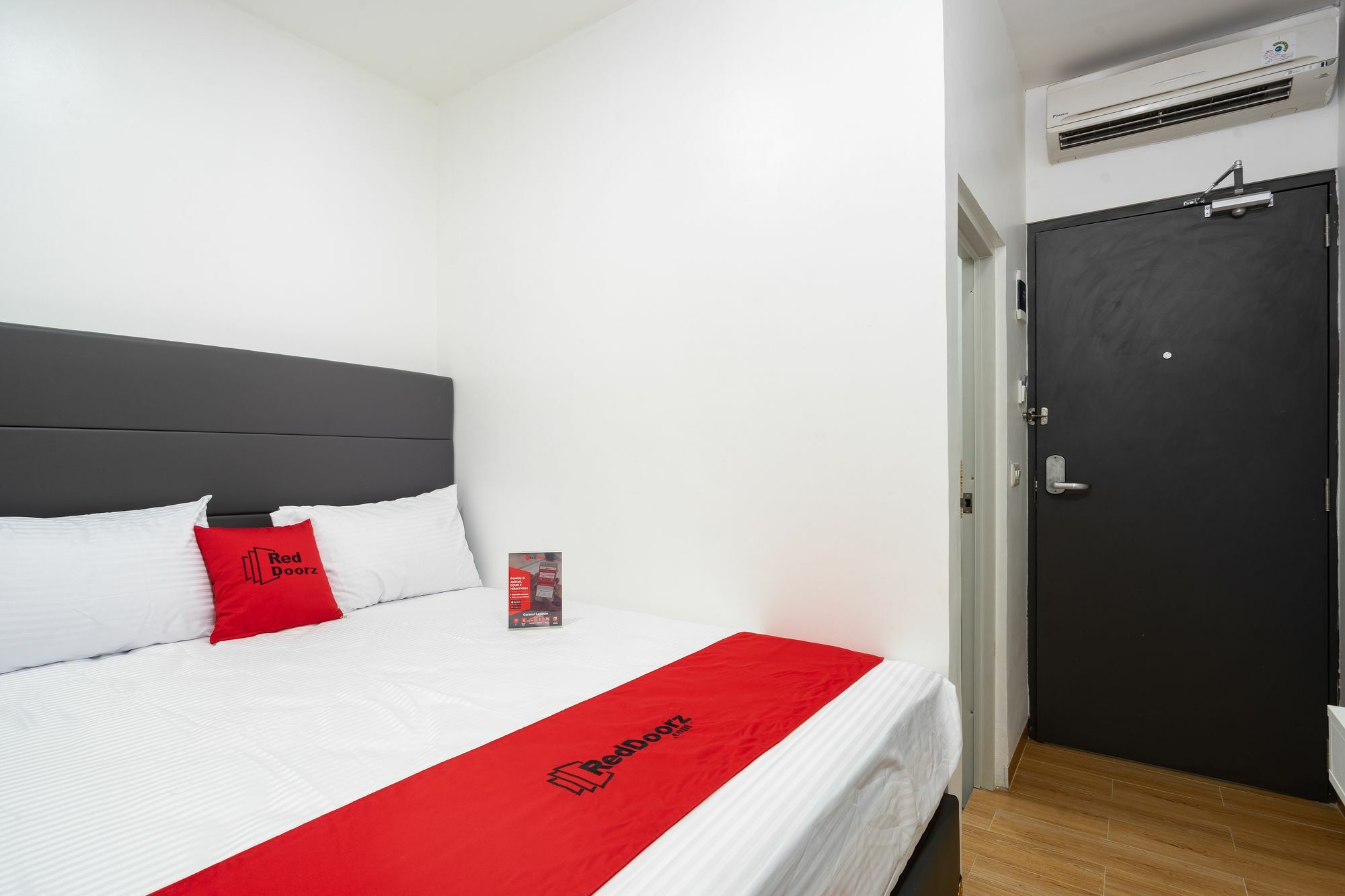 RedDoorz Plus @ Danau Sunter Utara Jakarta Extérieur photo